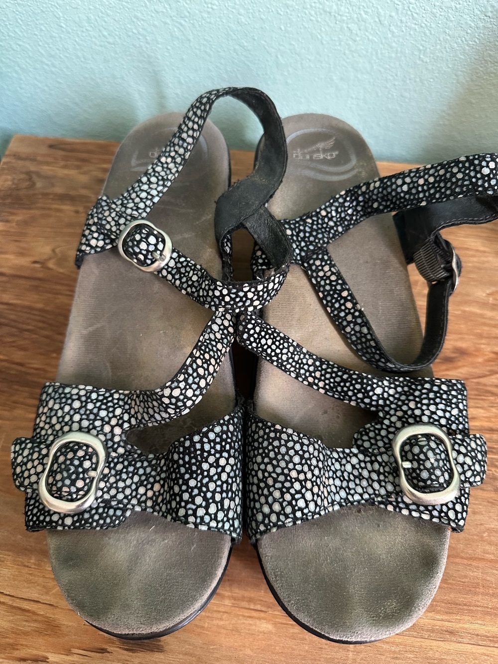 Dansko Sandi Strappy Sandals Shagreen Black Pebble Slingback Wedge Size 39 Wedge